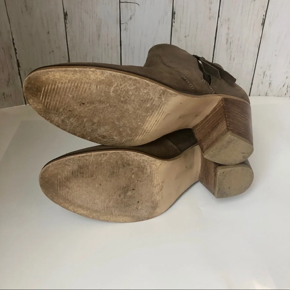 Urban Outfitters Taupe Leather Ankle Heel‎ Bootie 7.5